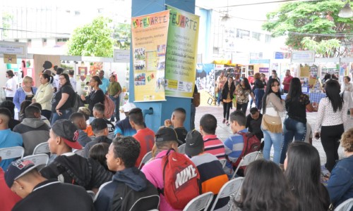 Educação de Volta Redonda promove 15ª Fejarte na ‘Rua de Compras’